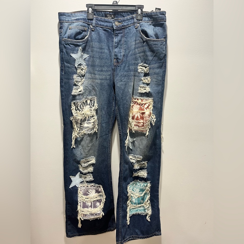 NWT Men's‎ Size 36 Boohoo man Relaxed Rigid Flare Applique Jeans, Wide leg